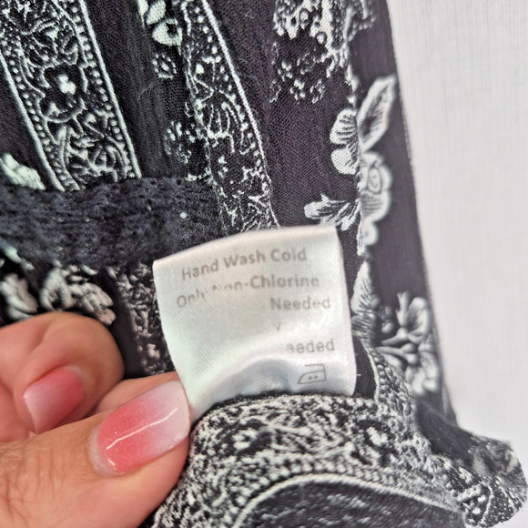 Hazel Jacqueline Boho Tunic Top – Size Large – Black White Floral Crochet Stitch - Picture 6 of 10